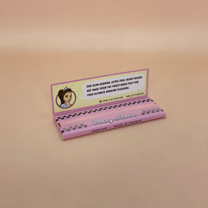 Pink Blazy Susan Rolling Papers - 1 1/4 Size